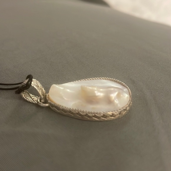 Mother of pearl oval cluster pendant set in 925 sterling silver 1 1.2” Anna King - Picture 1 of 4